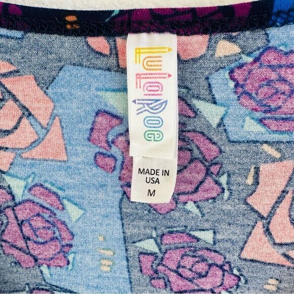 Lularoe Roses Tee - Picture 2 of 4